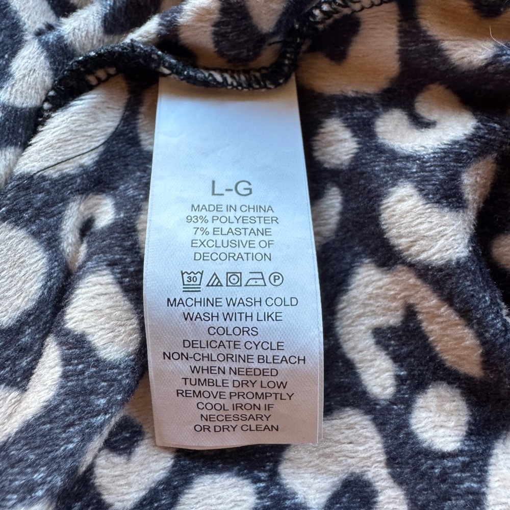 Kate Spade Black and Tan Velour Animal Print Leopard Cheetah Pajama Top Large - Picture 6 of 7